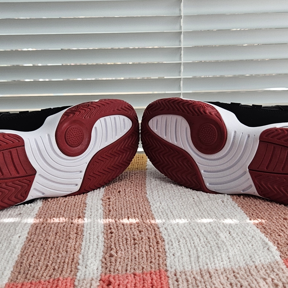 Jordan Kids Max Aura Black and Red Sneakers - Picture 12 of 16